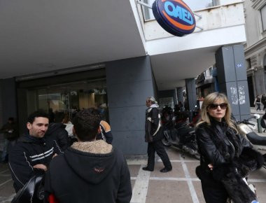 Στην άμεση χορήγηση των 2 επιδομάτων που εξήγγειλε η Έφη Αχτσιόγλου προχωρά ο ΟΑΕΔ